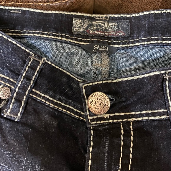 Silver jean capris, only worn once. Great quality! - Picture 4 of 4